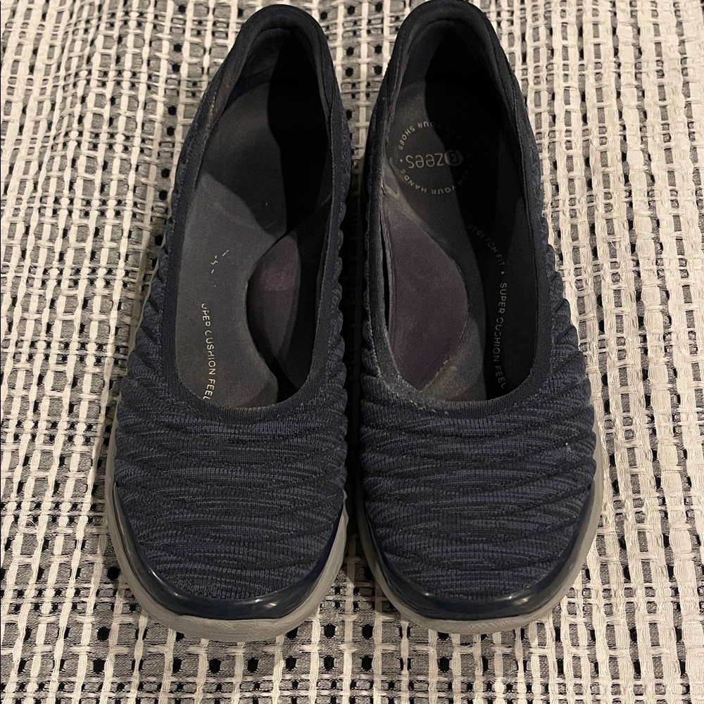 Bzees Women's Dark Blue Slip-On Flats sz 7